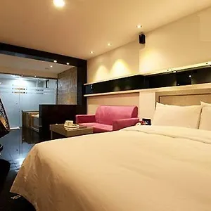 Daniel Campanella Otel